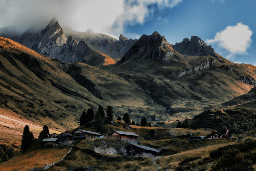 冒险 云 乡村 环境 草 HD 壁纸 高的 高地 房屋 田园 景观 山 自然 自然 壁纸 在户外 顶峰 农村的 风景 风景 天空 旅行 树 山谷