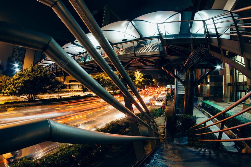 建筑学 桥 汽车 城市 行人天桥 光 路 楼梯 街道 交通 城市的 车辆