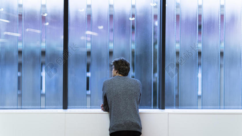成人 建筑学 模糊 玻璃 项目 在室内 里面 大堂 看 看 离开 男人 现代的 人