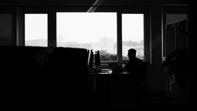 商务 商人 电子商务 股票交易所 业务 工作 工作中 工作 办公室 会议 职场 办公室 工作室 工作 职场 科技 技术 信息科技 灯光 光线 激光 打火机 室内 室内装修 装潢 艺术设计 家装 家 家园 家居 故乡 美丽 休闲 计算机 电脑 信息科技 肖像 人物特写 画像 全身像 窗户 活力 工作 职业 职场 商务 男士 男性 男人 白色 浅色 黑白 简单 清新 黑色 暗色 黑白 昏暗