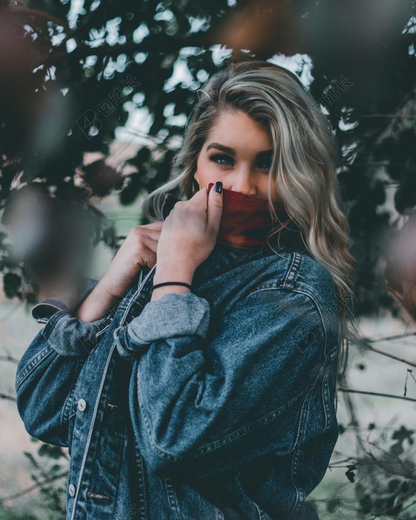 商务 商人 电子商务 股票交易所 业务 工作 美女 丽人 优雅 美丽 漂亮 女孩 女人 女性 时尚 流行 个性 城市 头发 毛发 毛 头部 爱情 恋爱 恋人 情人 情侣 浪漫 冬季 冬天 新年 肖像 人物特写 画像 夏日 夏季 热情 女孩 少女 姑娘 美丽 自然 环境 全身像 一个女人 女性 女士 美丽 女人