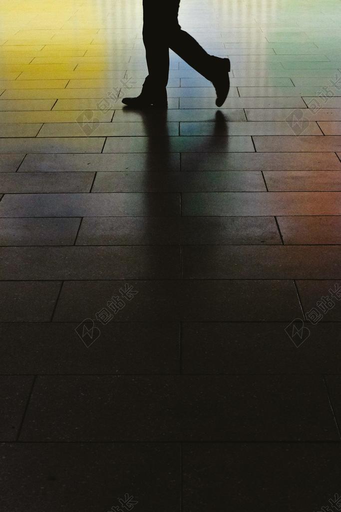 商务 商人 电子商务 股票交易所 业务 工作 职业 工作 办公室 职场 谈话 交流 对话 沟通 通话 星空 太空 空间 夜晚 晚上 黑夜 黑暗 灯光 霓虹灯 城市 都市 时尚 现代化 道路 旅途 路途 户外 街道 公路 灯光 光线 激光 打火机 纹理 组织 材料 花纹 创意 艺术 个性 全身像 脚 足 人物 人群 风土人情 IPHONE 苹果 苹果手机 商务 男士 男性 男人