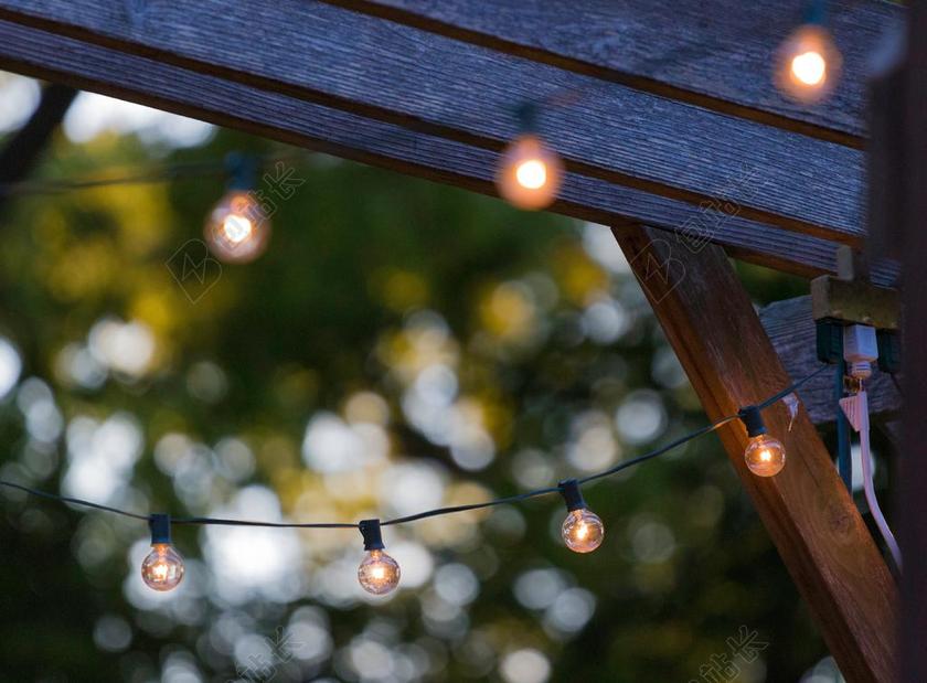 工作中 工作 办公室 会议 职场 夜晚 晚上 黑夜 黑暗 灯光 霓虹灯 灯光 光线 激光 打火机 丽人 优雅 美丽 漂亮 女孩 女人 女性 婚礼 喜庆 婚姻 爱人 恋人 情侣 派对 聚会 庆祝 愉快 帮派 爱情 恋爱 恋人 情人 情侣 浪漫 花园 园林 园艺 植物 花 家 家园 家居 故乡 美丽 休闲 夏日 夏季 热情 可爱的 庆祝 节日 自然 环境 活力 工作 职业 职场 商务