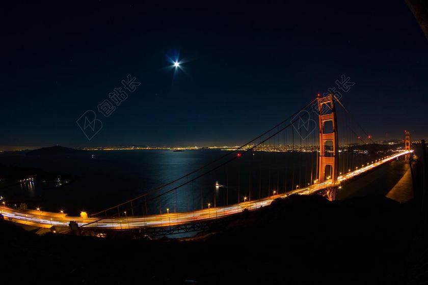 夜晚金色的大桥背景图片