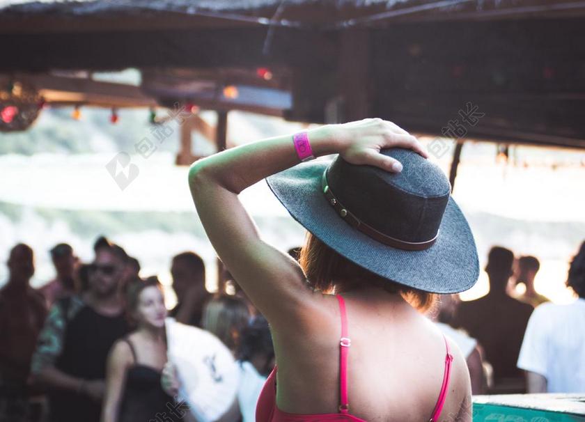 性感的女人背影背景图片