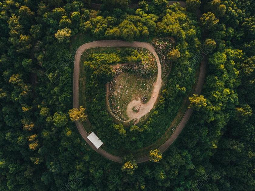 太空 空间 城市 都市 时尚 现代化 道路 旅途 路途 户外 街道 公路 风景 风光 美景 田园 山水 日落 夕阳 太阳 墙 围墙 表面 隔阂 背景 夏日 夏季 热情 树木 丛林 森林 自然 环境 树 树木 树林 森林