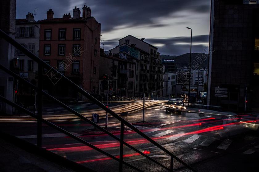 汽车 车 小汽车 轿车 跑车 建筑 大厦 建筑物 建设 城市 都市 时尚 现代化 夜晚 晚上 黑夜 黑暗 灯光 霓虹灯 朋友 友谊 友情 自然 环境