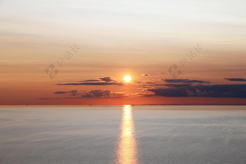 夜晚 晚上 黑夜 黑暗 灯光 霓虹灯 日落 夕阳 太阳 灯光 光线 激光 打火机 美女 丽人 优雅 美丽 漂亮 女孩 女人 女性 夏日 夏季 热情 天空 自然 环境 雨 下雨 惬意