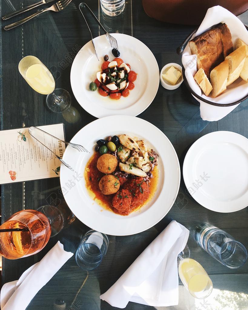 商务 商人 电子商务 股票交易所 业务 工作 道路 旅途 路途 户外 街道 公路 桌子 台子 书桌 办公 美食 食品 餐饮 早餐 早点 营养 晚餐 宴会 餐厅 餐馆 美食 加拿大 城市 城市生活 现代化