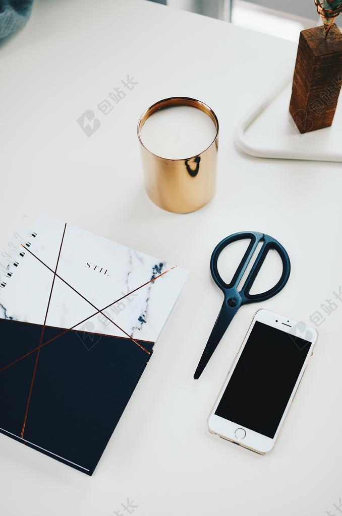 商务 商人 电子商务 股票交易所 业务 工作 工作中 工作 办公室 会议 职场 办公室 工作室 工作 职场 笔记本电脑 笔记本 MACBOOK APPLE 苹果 时尚 流行 个性 城市 创意 艺术 个性 美食 食品 餐饮 家 家园 家居 故乡 美丽 休闲 茶 饮茶 茶叶 茶文化 咖啡 咖啡厅 咖啡馆 冬季 冬天 新年 计算机 电脑 信息科技 阅读 书籍 学习 写字 文章 书籍 清新 新鲜 健身 锻炼 运动 保养 工作 职业 职场 商务 IPHONE 苹果 苹果手机 商务 白色 浅色 黑白 简单 清新