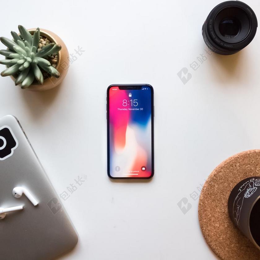 桌子上的手机和盆栽和电脑背景图片