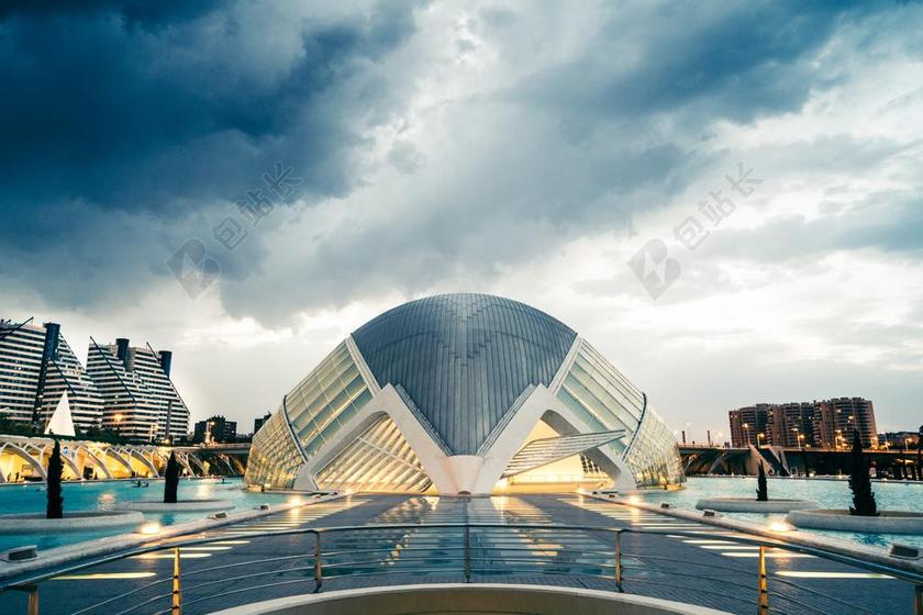 建筑 大厦 建筑物 建设 城市 都市 时尚 现代化 美女 丽人 优雅 美丽 漂亮 女孩 女人 女性 云 云朵 天空 建筑 结构 建筑物 建筑学