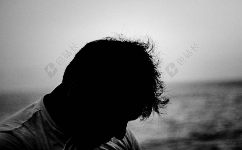 太空 空间 旅行 旅游 行程 度假 休闲 度假 假日 伤心 悲伤 忧郁 忧伤 肖像 人物特写 画像 海 海水 大海 空白 留白 雨 下雨 惬意 白色 浅色 黑白 简单 清新