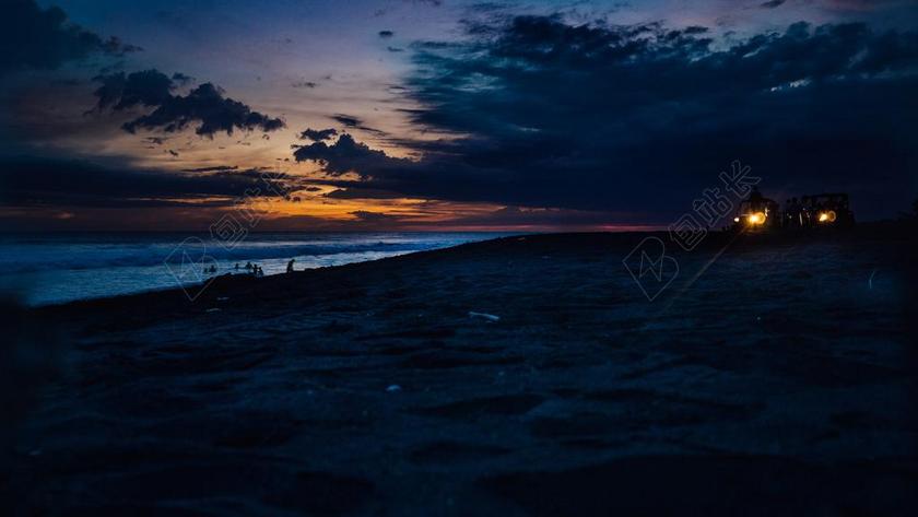 风景 风光 美景 田园 山水 夜晚 晚上 黑夜 黑暗 灯光 霓虹灯 日落 夕阳 太阳 地球 泥土 草地 操场 灯光 光线 激光 打火机 睡觉 梦乡 做梦 卧室 天空 沙滩 海滩 海 海水 大海 云 云朵 天空 自然 环境 雨 下雨 惬意