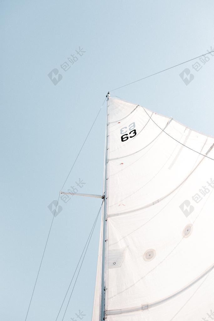 白色的船帆背景图片