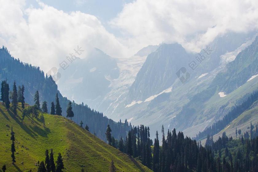 风景 风光 美景 田园 山水 山 山峰 顶峰 景色 树木 丛林 森林 草地 草坪 草丛 云 云朵 天空 树 树木 树林 森林 山 山峦 山峰