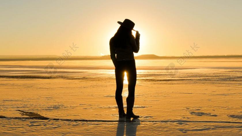 日落 夕阳 太阳 冬季 冬天 新年 肖像 人物特写 画像 沙滩 海滩 音乐 音乐会 演唱会 海 海水 大海 全身像 雨 下雨 惬意