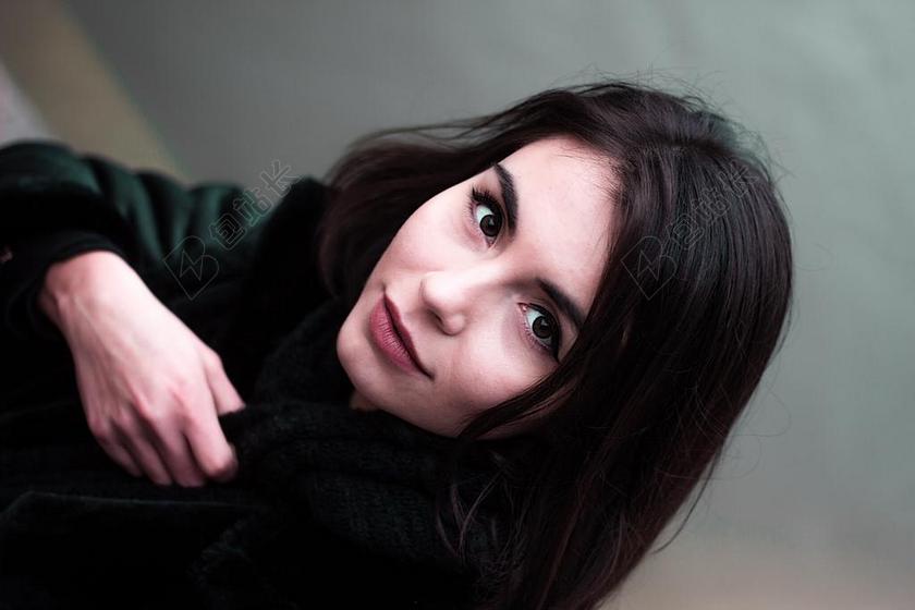 美女 丽人 优雅 美丽 漂亮 女孩 女人 女性 灯光 光线 激光 打火机 头发 毛发 毛 头部 肖像 人物特写 画像 女孩 少女 姑娘 美丽 全身像 人物 人群 风土人情