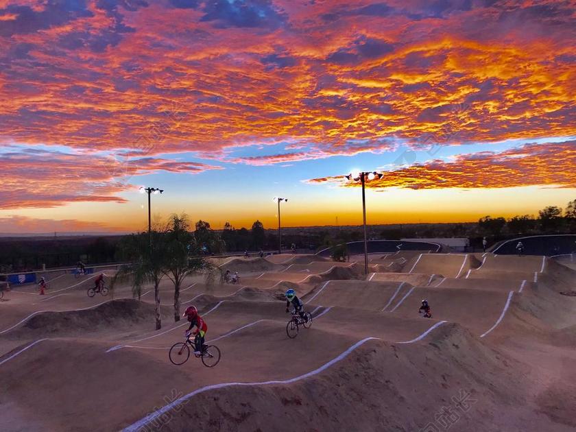 自行车 骑行 山地车 冒险 天空