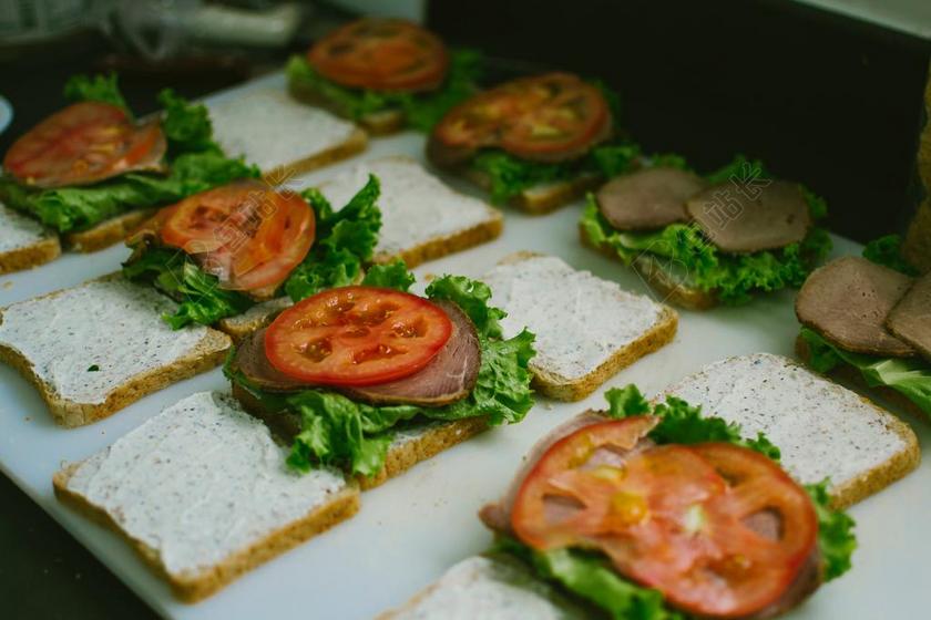 西红柿火腿三明治背景图片