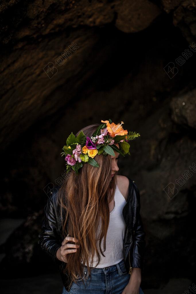 花 玫瑰 美丽 花朵 家 家庭 家族 家人 团结 团圆 美女 丽人 优雅 美丽 漂亮 女孩 女人 女性 时尚 流行 个性 城市 婚礼 喜庆 庆祝 节日 婚姻 爱人 恋人 情侣 头发 毛发 毛 头部 爱情 恋爱 恋人 情人 情侣 浪漫 开心 喜悦 笑话 开怀大笑 房子 房间 住宅 肖像 人物特写 画像 音乐 音乐会 演唱会 全身像 动物 可爱的 自然 环境 人物 人群 风土人情 活力 女性 女士 美丽 女人