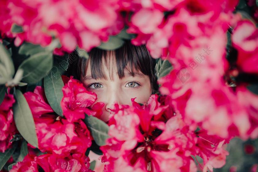 花 玫瑰 美丽 花朵 花园 园林 园艺 植物 花 开心 喜悦 笑话 开怀大笑 肖像 人物特写 画像 夏日 夏季 热情 全身像 可爱的 人物 人群 风土人情