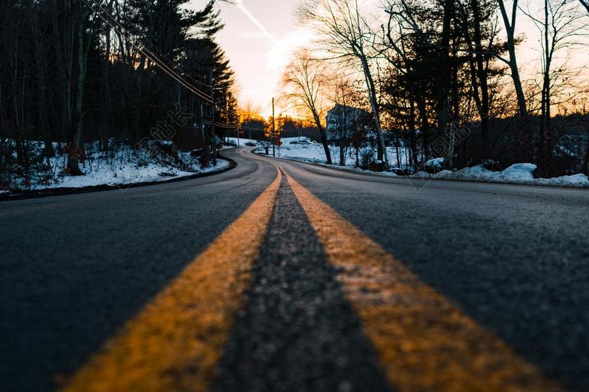 道路 旅途 路途 户外 街道 公路 冬季 冬天 新年 树木 丛林 森林 天空 树 树木 树林 森林 活力