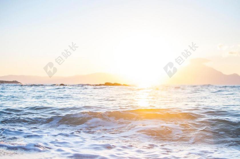 日落 夕阳 太阳 风景 风光 美景 田园 山水 灯光 光线 激光 打火机 地球 泥土 草地 操场 山 山峰 顶峰 景色 夏日 夏季 热情 天空 自然 环境 雨 下雨 惬意