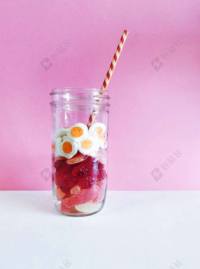 墙 围墙 表面 隔阂 背景 厨房 餐具 烹饪 美食 食品 餐饮 饮料 喝酒 饮水 全身像 现代 现代化 流行 加拿大 城市 城市生活 现代化