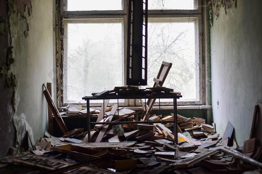 废旧的房间背景图片