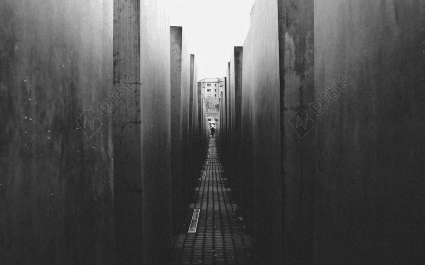 伤心 悲伤 忧郁 忧伤 人物 人群 风土人情 男士 男性 男人 白色 浅色 黑白 简单 清新