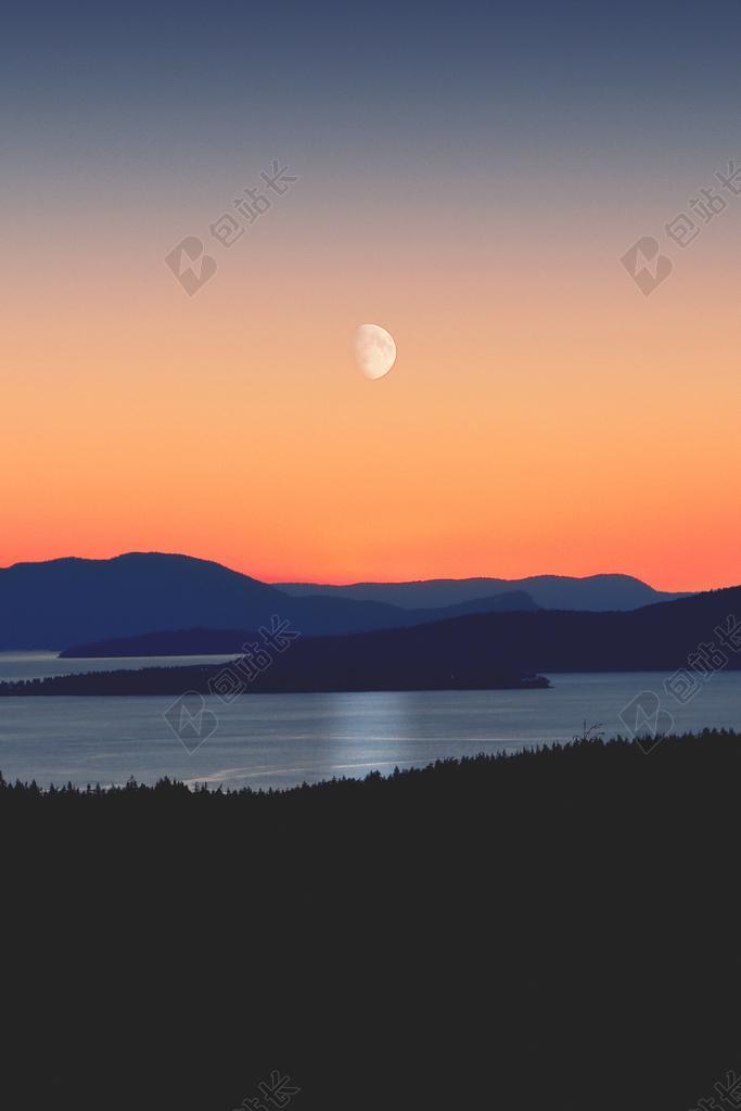 夜晚 晚上 黑夜 黑暗 灯光 霓虹灯 风景 风光 美景 田园 山水 日落 夕阳 太阳 爱情 恋爱 恋人 情人 情侣 浪漫 天空 树木 丛林 森林 音乐 音乐会 演唱会 手表 腕表 时间 观察 海 海水 大海 自然 环境 可爱的 树 树木 树林 森林 山 山峦 山峰