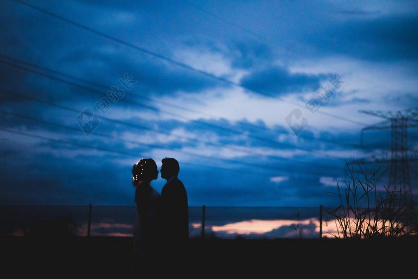 风景 风光 美景 田园 山水 夜晚 晚上 黑夜 黑暗 灯光 霓虹灯 地球 泥土 草地 操场 婚礼 喜庆 庆祝 节日 婚姻 爱人 恋人 情侣 爱情 恋爱 恋人 情人 情侣 浪漫 情侣 伴侣 爱情 天空 女孩 少女 姑娘 美丽 可爱的 云 云朵 天空 人物 人群 风土人情 男士 男性 男人 女性 女士 美丽 女人 一个女人