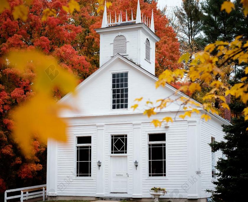 风景 风光 美景 田园 山水 美女 丽人 优雅 美丽 漂亮 女孩 女人 女性 房子 房间 住宅 秋天 秋日 窗户 白色 浅色 黑白 简单 清新 建筑 结构 建筑物 建筑学