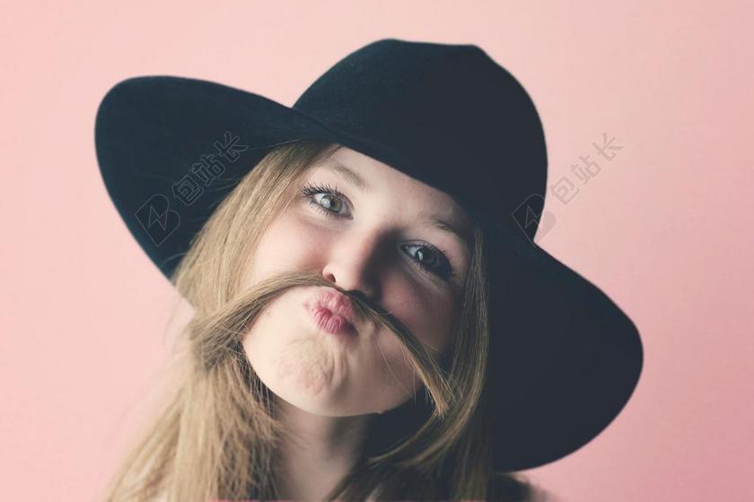 时尚 流行 个性 城市 美女 丽人 优雅 美丽 漂亮 女孩 女人 女性 头发 毛发 毛 头部 营销 推广 商务 市场 策划 开心 喜悦 笑话 开怀大笑 笑 开怀大笑 兴奋 幸福 快乐 高兴 家庭 甜蜜 宝宝 婴儿 孩子 晚餐 宴会 孩子 儿童 童真 肖像 人物特写 画像 女孩 少女 姑娘 美丽 写字 文章 书籍 书 书籍 阅读 全身像 自然 环境 人物 人群 风土人情 活力