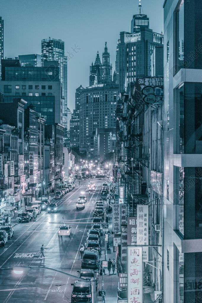 商务 商人 电子商务 股票交易所 业务 工作 汽车 车 小汽车 轿车 跑车 建筑 大厦 建筑物 建设 夜晚 晚上 黑夜 黑暗 灯光 霓虹灯 城市 都市 时尚 现代化 灯光 光线 激光 打火机 旅行 旅游 行程 度假 休闲 度假 假日 肖像 人物特写 画像 全身像 活力