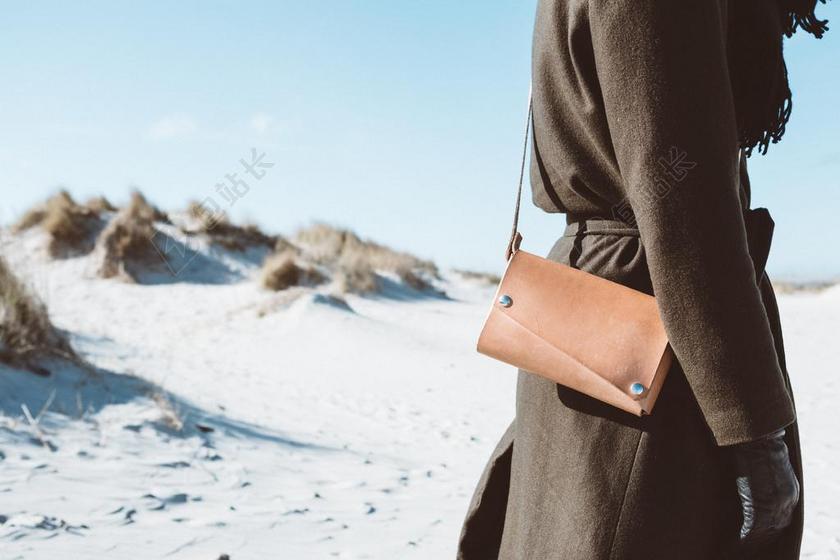 工作中 工作 办公室 会议 职场 美女 丽人 优雅 美丽 漂亮 女孩 女人 女性 灯光 光线 激光 打火机 时尚 流行 个性 城市 购物 商场 流行 时尚 美丽 商场 店铺 商家 购物 幸福 快乐 高兴 家庭 甜蜜 肖像 人物特写 画像 女孩 少女 姑娘 美丽 全身像 人物 人群 风土人情 工作 职业 职场 商务 女性 女士 美丽 女人 一个女人 黑色 暗色 黑白 昏暗