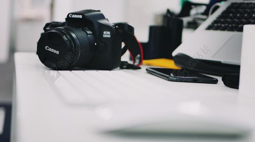 工作中 工作 办公室 会议 职场 办公室 工作室 工作 职场 笔记本电脑 笔记本 MACBOOK APPLE 苹果 工作 职业 职场 商务