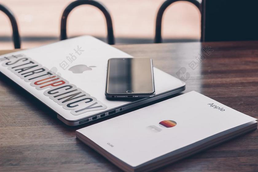 办公室 工作室 工作 职场 科技 技术 信息科技 笔记本电脑 笔记本 MACBOOK APPLE 苹果 墙 围墙 表面 隔阂 背景 桌子 台子 书桌 办公 写字 文章 书籍 书 书籍 阅读 IPHONE 苹果 苹果手机 商务