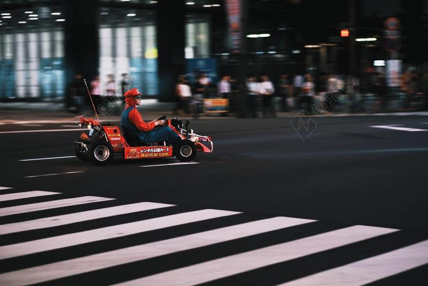 科技 技术 信息科技 汽车 车 小汽车 轿车 跑车 夜晚 晚上 黑夜 黑暗 灯光 霓虹灯 道路 旅途 路途 户外 街道 公路 家 家园 家居 故乡 美丽 休闲 日本 城市 现代生活