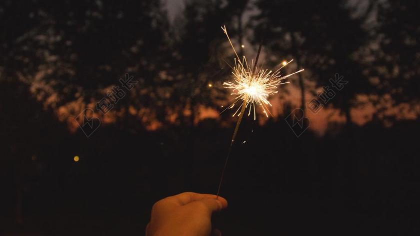 星空 星星 闪光 明星 夜晚 晚上 黑夜 黑暗 灯光 霓虹灯 日落 夕阳 太阳 灯光 光线 激光 打火机 树木 丛林 森林 树 树木 树林 森林