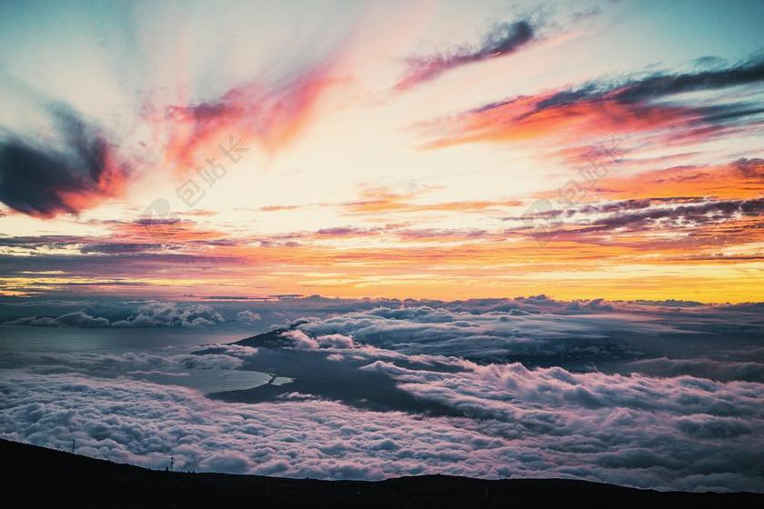 星星 闪光 明星 风景 风光 美景 田园 山水 日落 夕阳 太阳 丽人 优雅 美丽 漂亮 女孩 女人 女性 墙 围墙 表面 隔阂 背景 爱情 恋爱 恋人 情人 情侣 浪漫 沙滩 海滩 手表 腕表 时间 观察 可爱的 海 海水 大海 云 云朵 天空 雨 下雨 惬意 白色 浅色 黑白 简单 清新