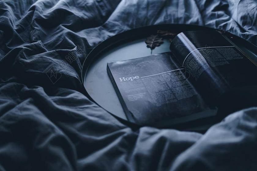 夜晚 晚上 黑夜 黑暗 灯光 霓虹灯 家 家园 家居 故乡 美丽 休闲 床 卧室 寝室 睡觉 梦乡 做梦 卧室 阅读 书籍 学习 书 书籍 阅读