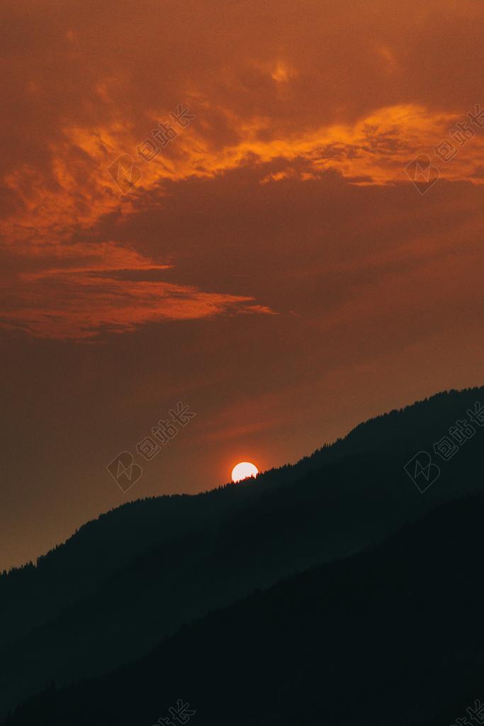 日落 夕阳 太阳 肖像 人物特写 画像 天空 树木 丛林 森林 全身像 加拿大 城市 城市生活 现代化 树 树木 树林 森林