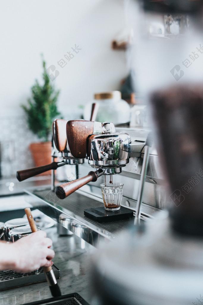 咖啡馆里的咖啡机背景图片