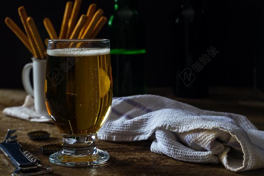 桌子 台子 书桌 办公 茶 饮茶 茶叶 茶文化 书 书籍 阅读