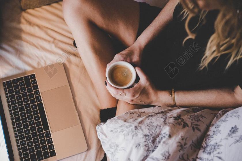 商务 商人 电子商务 股票交易所 业务 工作 工作中 工作 办公室 会议 职场 笔记本电脑 笔记本 MACBOOK APPLE 苹果 手 手势 握手 击掌 胜利 购物 商场 流行 时尚 美丽 爱情 恋爱 恋人 情人 情侣 浪漫 商场 店铺 商家 购物 床 卧室 寝室 茶 饮茶 茶叶 茶文化 咖啡 咖啡厅 咖啡馆 自在 舒适 安逸 合适 饮料 喝酒 饮水 计算机 电脑 信息科技 书 书籍 阅读 可爱的 人物 人群 风土人情 工作 职业 职场 商务 女性 女士 美丽 女人