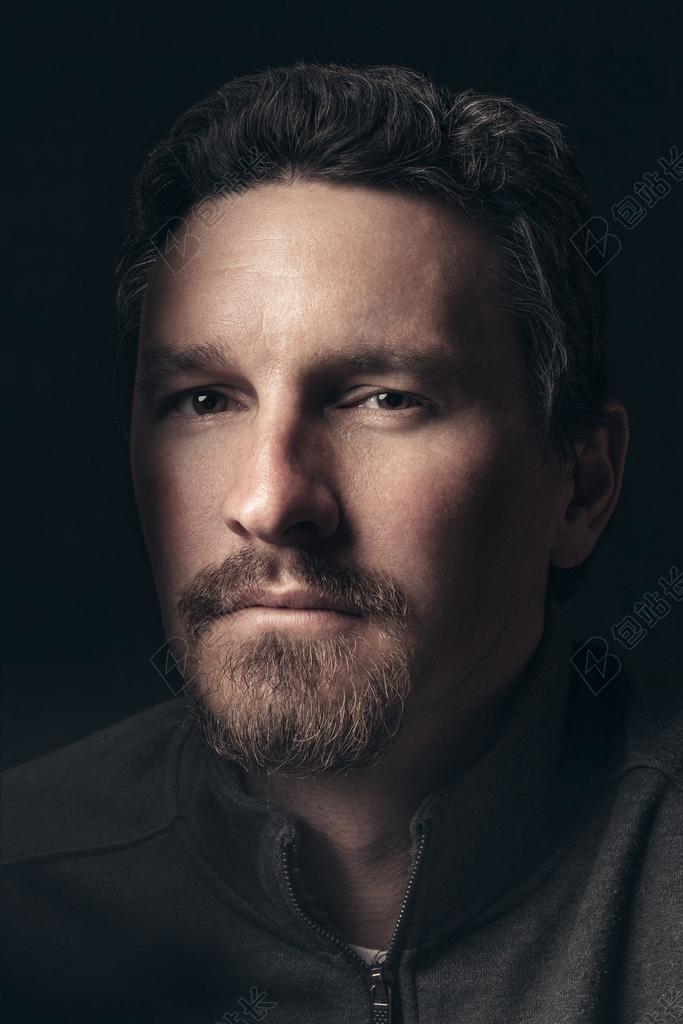 商务 商人 电子商务 股票交易所 业务 工作 头发 毛发 毛 头部 肖像 人物特写 画像 人物 人群 风土人情 自然 环境 男士 男性 男人