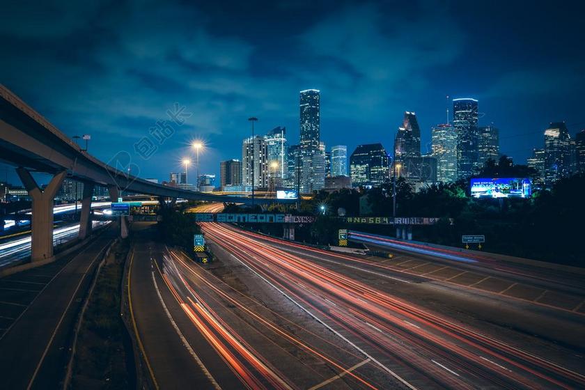 汽车 车 小汽车 轿车 跑车 夜晚 晚上 黑夜 黑暗 灯光 霓虹灯 城市 都市 时尚 现代化 道路 旅途 路途 户外 街道 公路 灯光 光线 激光 打火机 音乐 音乐会 演唱会 可爱的