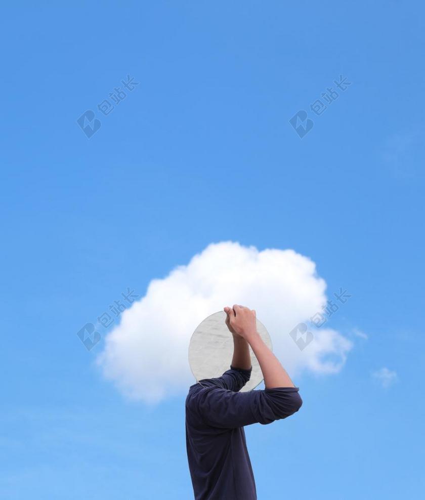 手 手势 握手 击掌 胜利 地球 泥土 草地 操场 美女 丽人 优雅 美丽 漂亮 女孩 女人 女性 灯光 光线 激光 打火机 创意 艺术 个性 朋友 友谊 友情 肖像 人物特写 画像 天空 全身像 概念 步骤 自然 环境 人物 人群 风土人情 活力